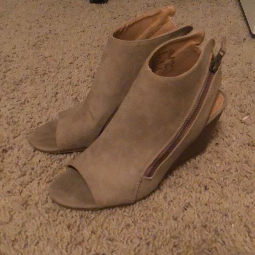 Faux suede wedges